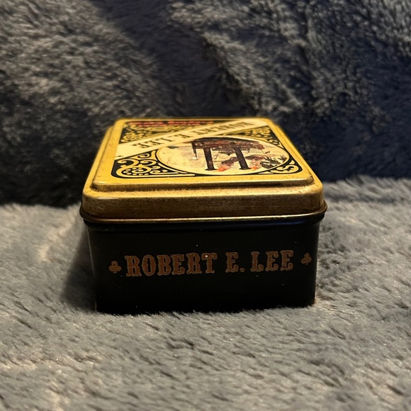 Vintage Collectible Tin Robert E. Lee Riverboat With Playing Cards Numbered 1333 - Picture 6 of 9